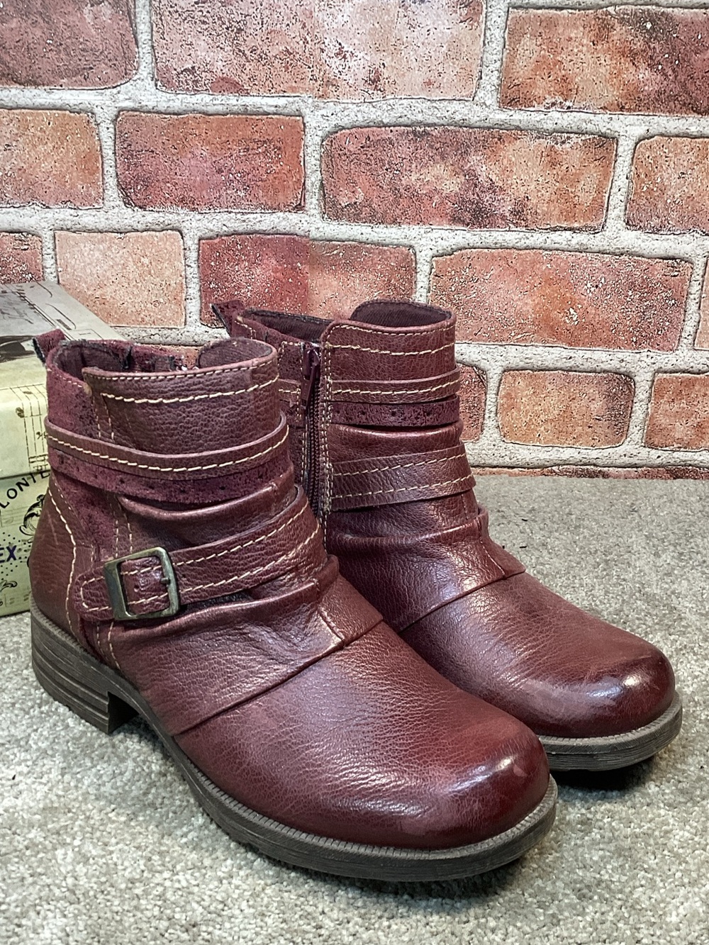 Earth Origins Randi Roland womens moto ankle boots size 8